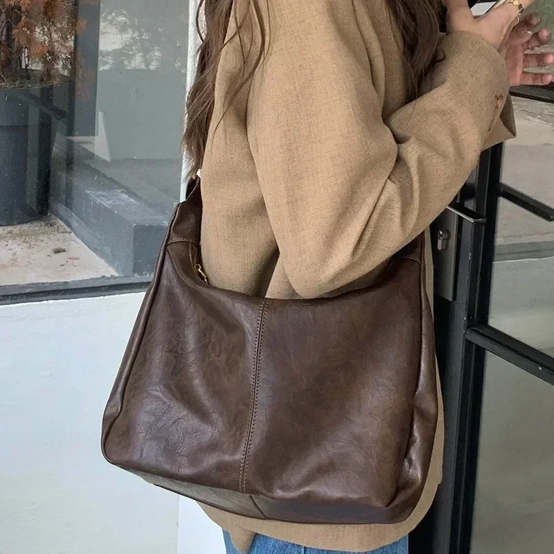 AMÉLIESA AUTUMN HANDBAG - Classic & Minimalist - Image 5