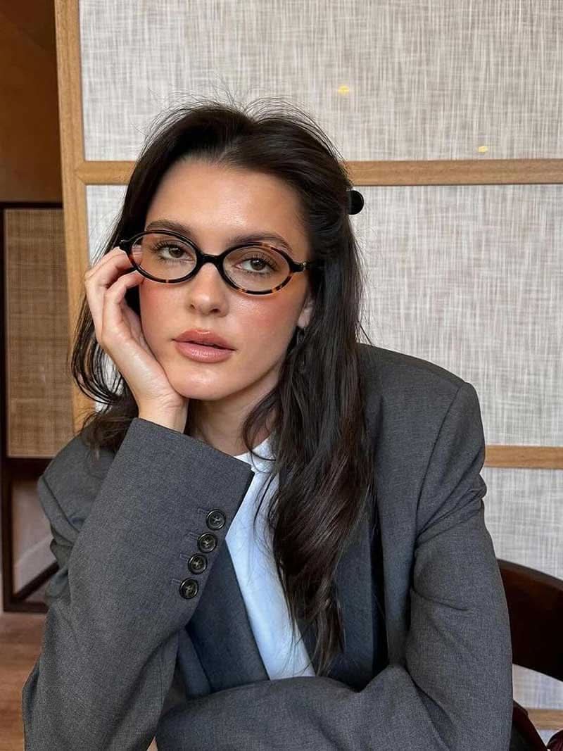 BRYNLEE | CHIC READING GLASSES - Image 3