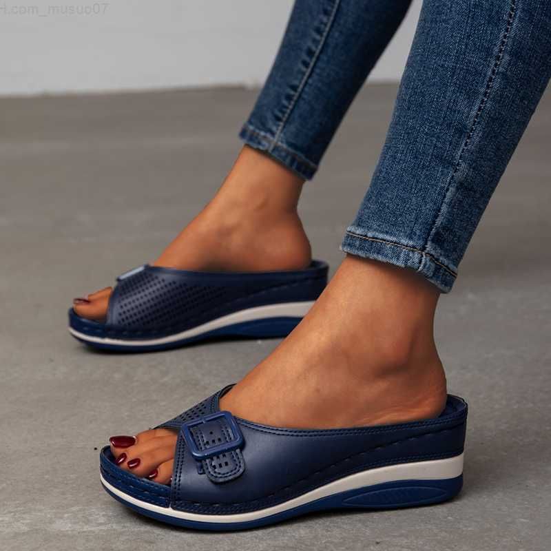 WOMEN'S LEATHER SOFT FOOTBED ARCH-SUPPORT SANDALS - Image 2