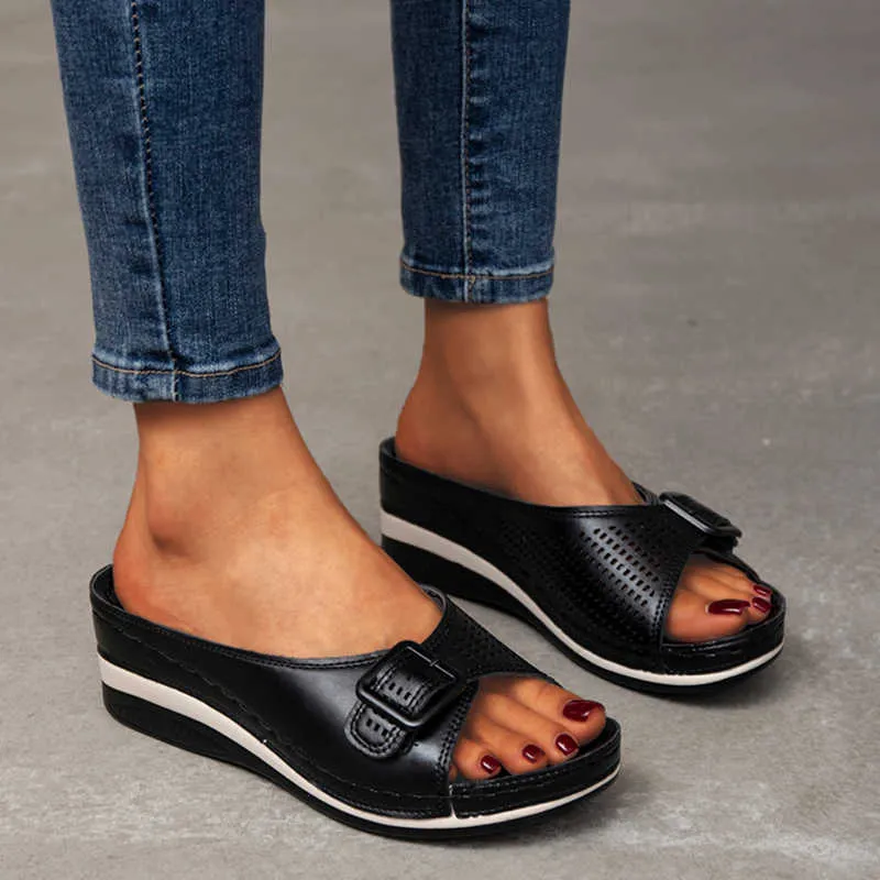WOMEN'S LEATHER SOFT FOOTBED ARCH-SUPPORT SANDALS - Image 4