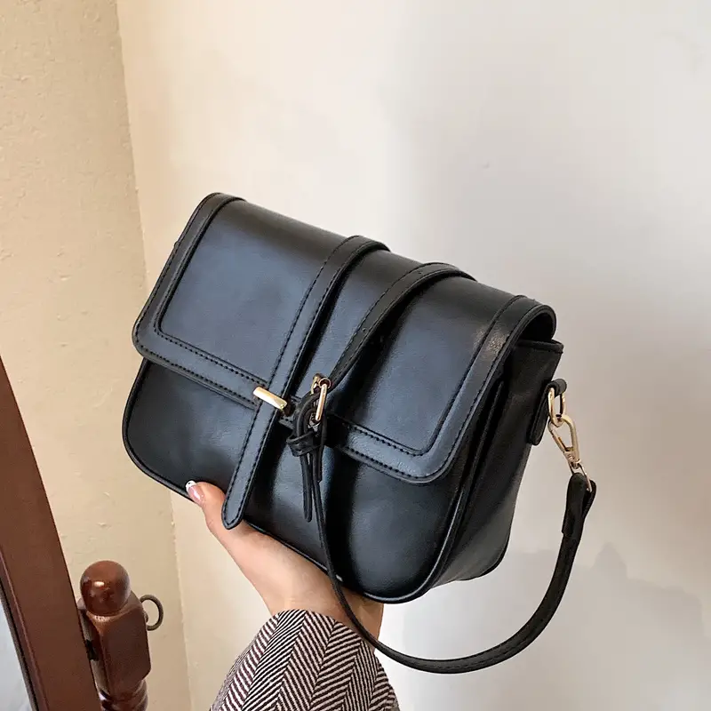 HARLOW™ RETRO TEXTURED SQUARE BAG
