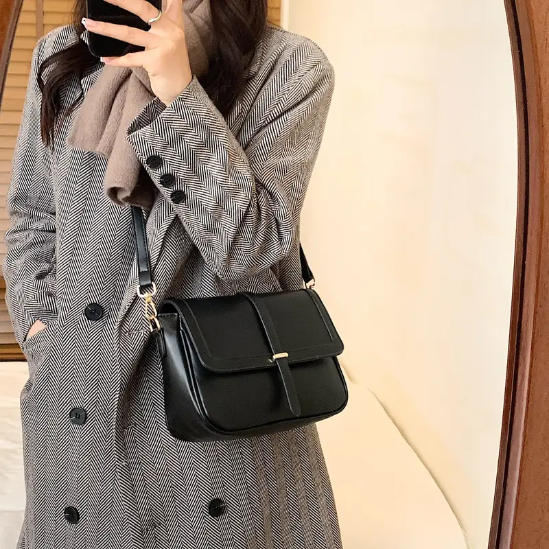 HARLOW™ RETRO TEXTURED SQUARE BAG - Image 7