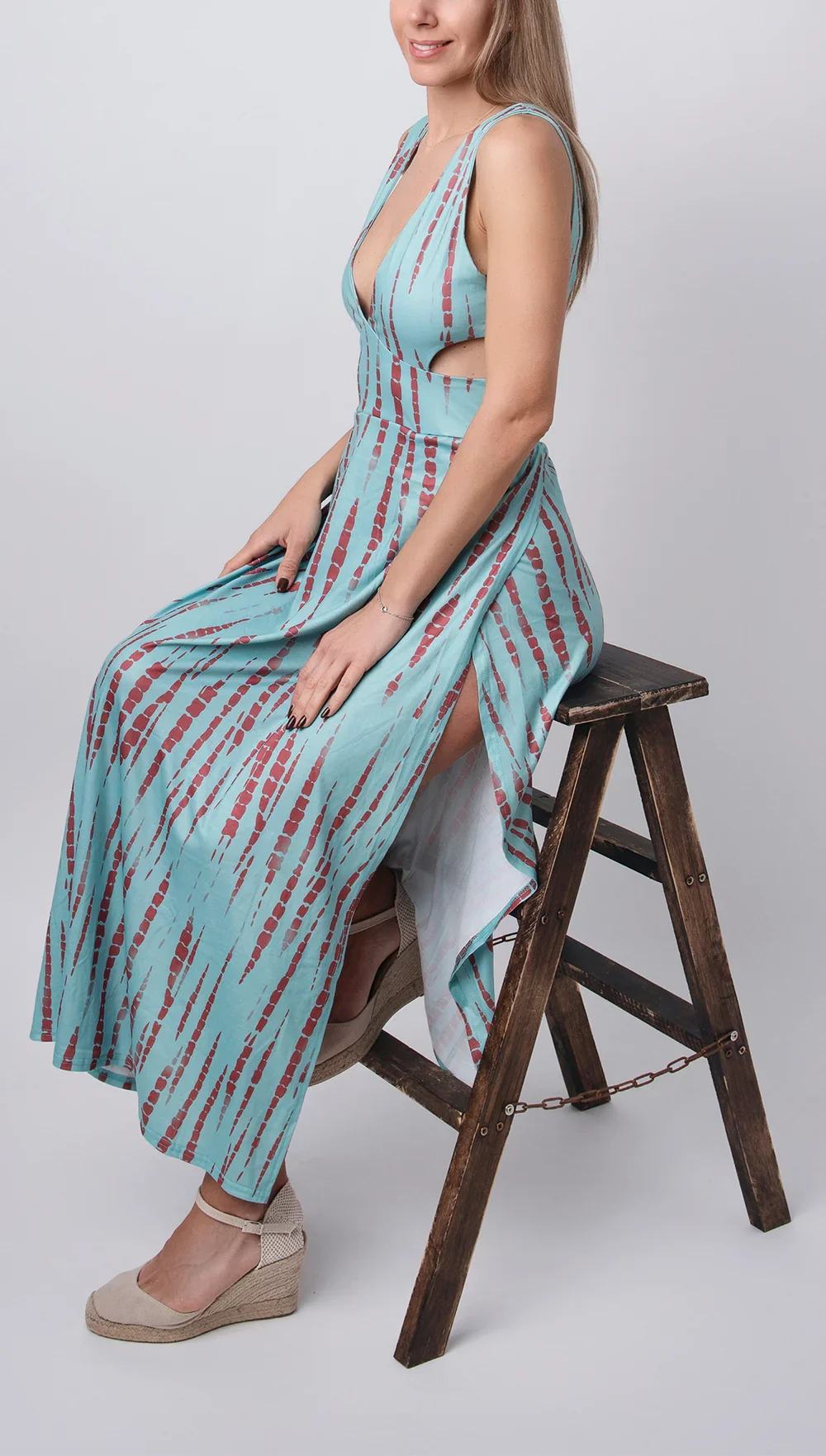 KLOÉNNA™ – TIE-DYE STRETCH DRESS WITH CUT-OUT AND SLIT - Image 10