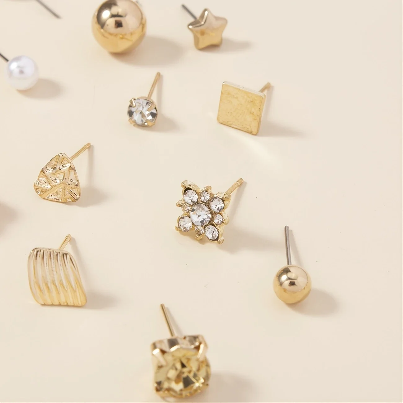 LUXCHARM LOVE™ — 30-PAIR HEART-SHAPED GEM LETTER EARRING SET - Image 4