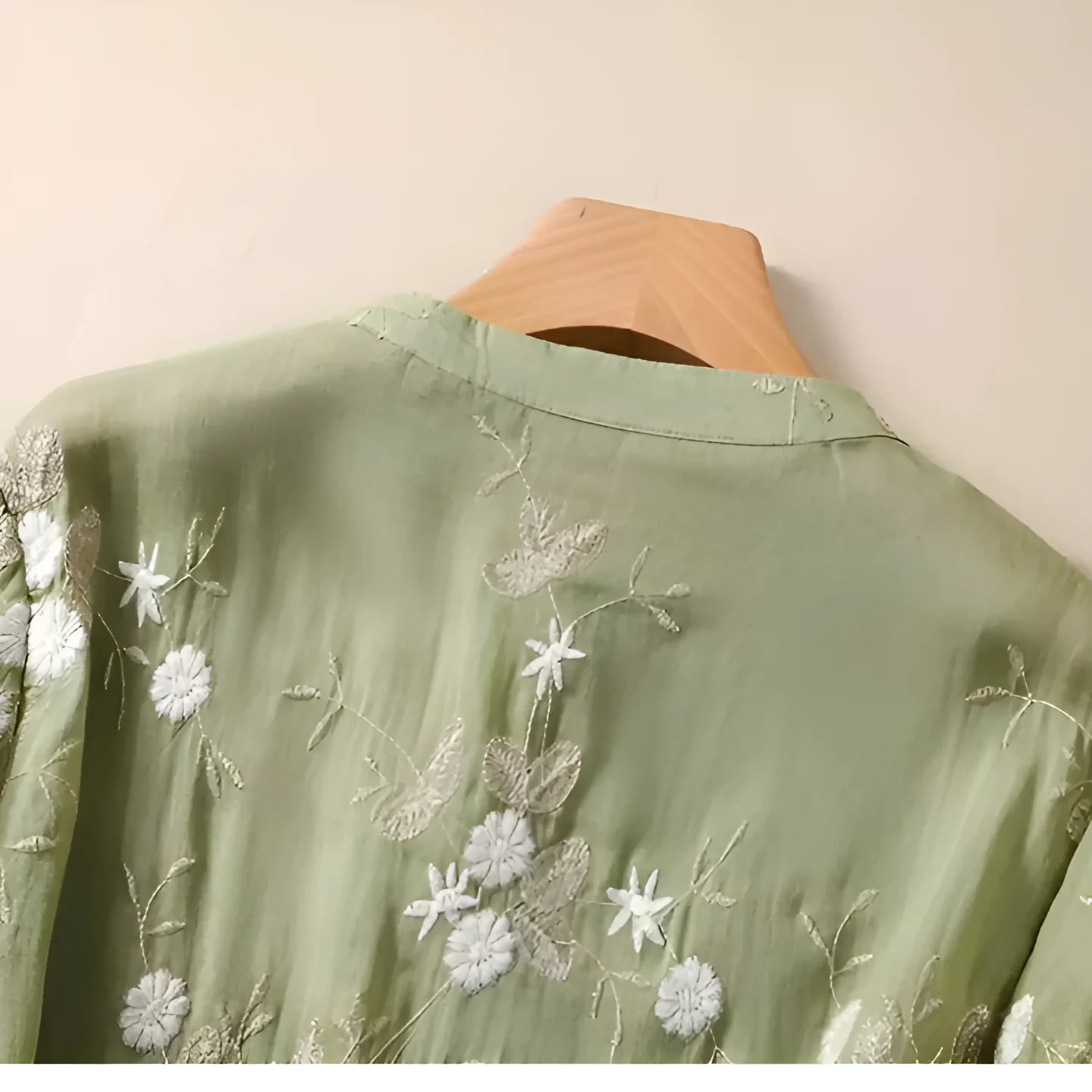 NELLIE™ | ELEGANT TOP WITH EMBROIDERED FLOWERS - Image 4